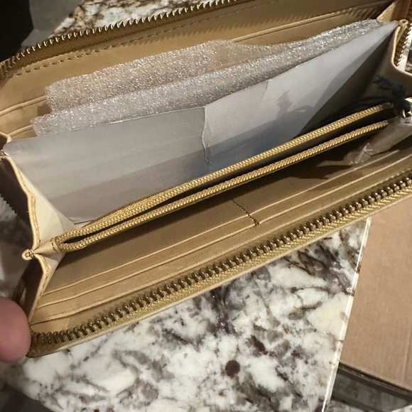 Brand New! Frye Zip-around Yellow Leather Wallet - Picture 3 of 5